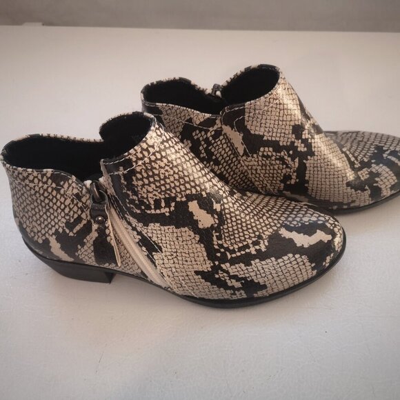 Arizona Jean Co. Ladies Galen Size 5 Faux Leather Ankle Boots - Picture 2 of 6